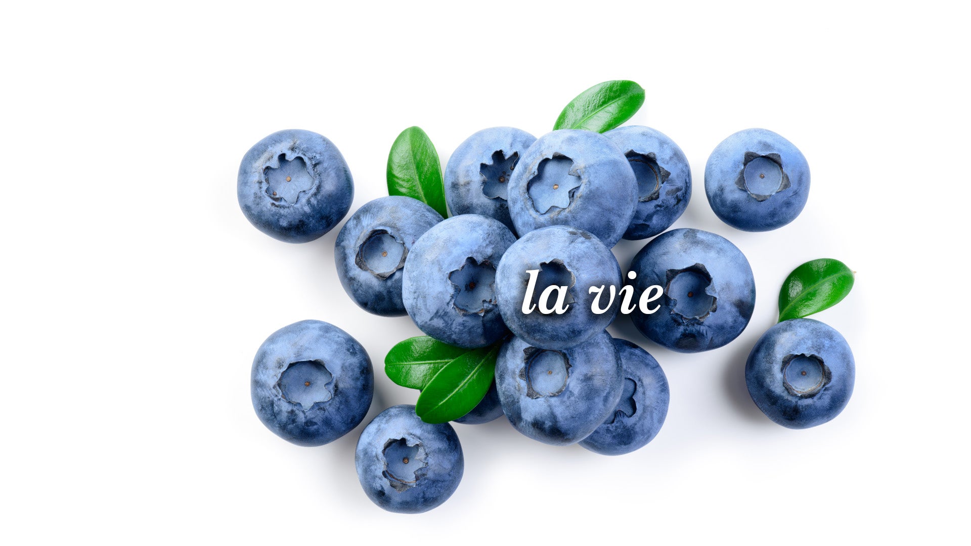 Myrtilles avec des feuilles vertes et le mot vie écrit dessus